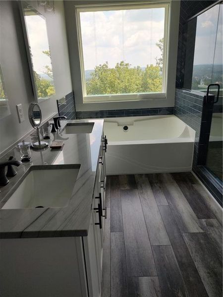 Furnished interior view inside a new home in , Dallas (Image 31).