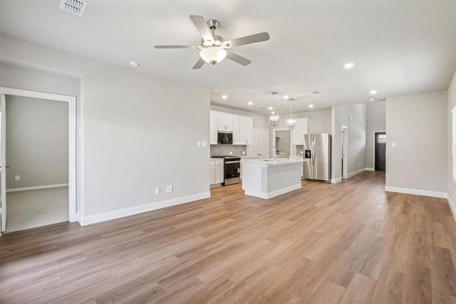 Spacious, unfurnished interior of a new home in Simpson Crossing - Spring Series, McKinney (Image 29).