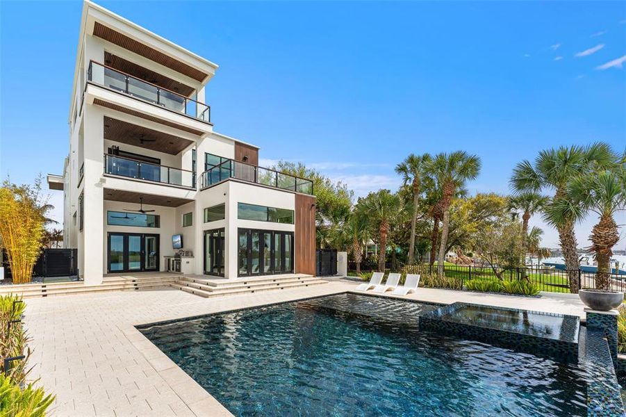 Condo located in New Smyrna Beach, FL showcasing its design and architecture (Image 5).
