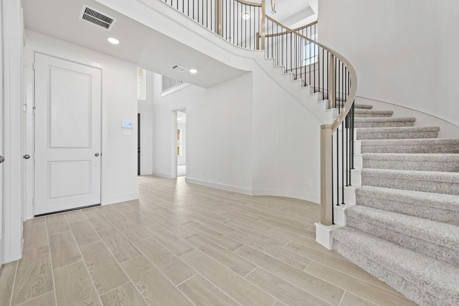 Spacious, unfurnished interior of a new home in Sunterra, Katy (Image 7). Spacious, unfurnished interior of a new home in Sunterra, Katy (Image 7).