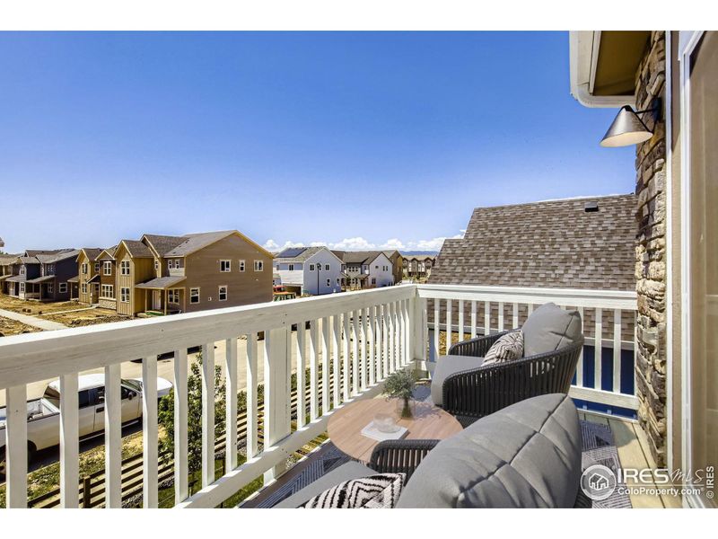 Balcony with Mountain Views