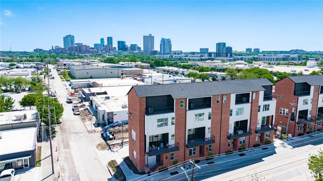 Condo located in Fort Worth, TX showcasing its design and architecture (Image 27).