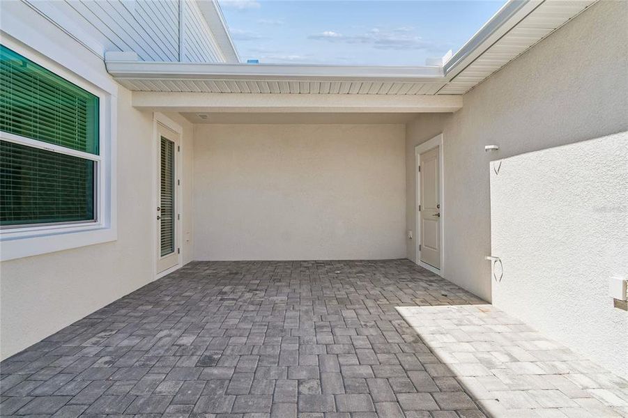 Exterior details and patio area of a home in SeaFlower, Bradenton (Image 3).
