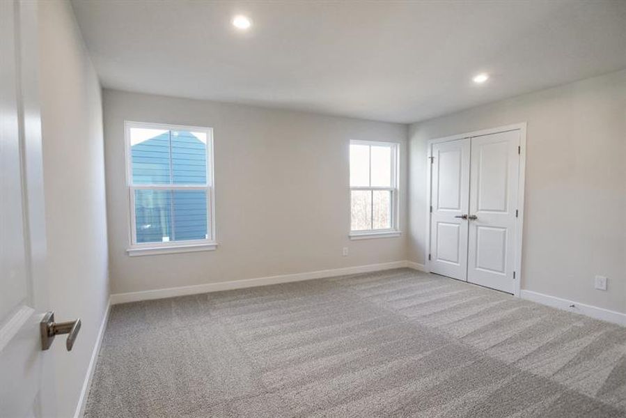 Spacious, unfurnished interior of a new home in Canterbrook Farms, Fountain Inn (Image 18).