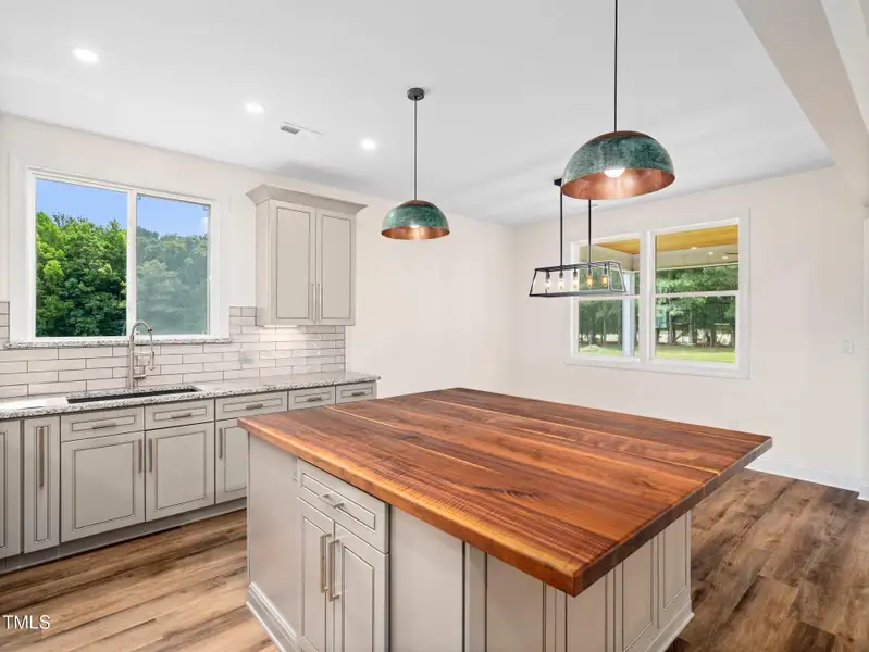 09675041-2B5D-4939-B929-5A4E8D7E323A