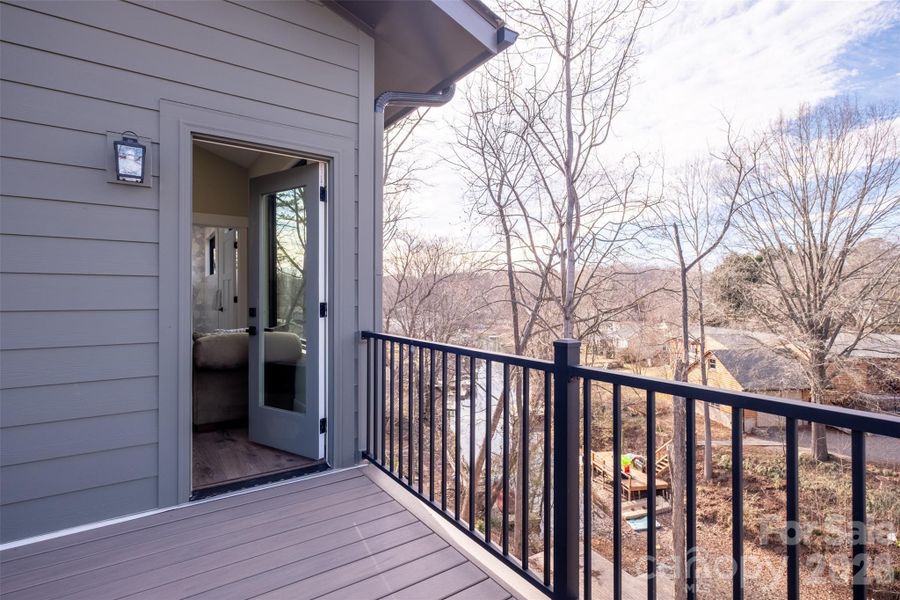 Private veranda access  from the Primary bedrom