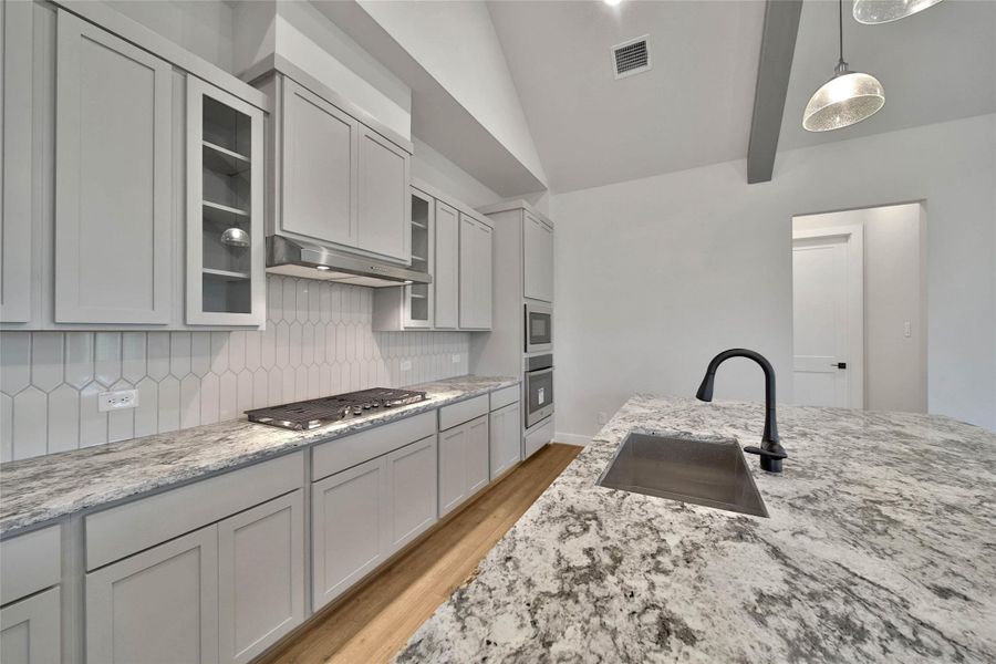Furnished interior view inside a new home in , Rosharon (Image 10).