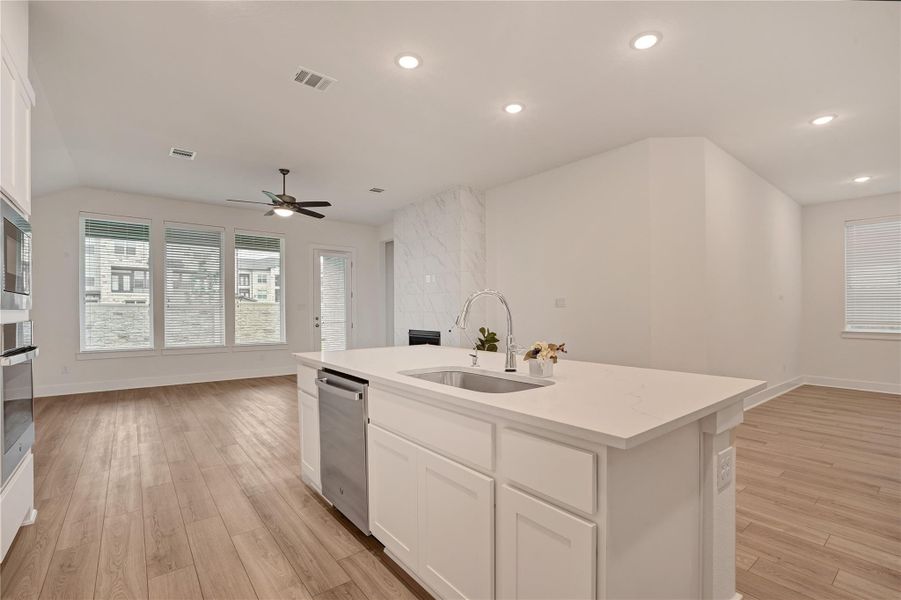 Furnished interior view inside a new home in Cross Creek Ranch 45′, Fulshear (Image 14).