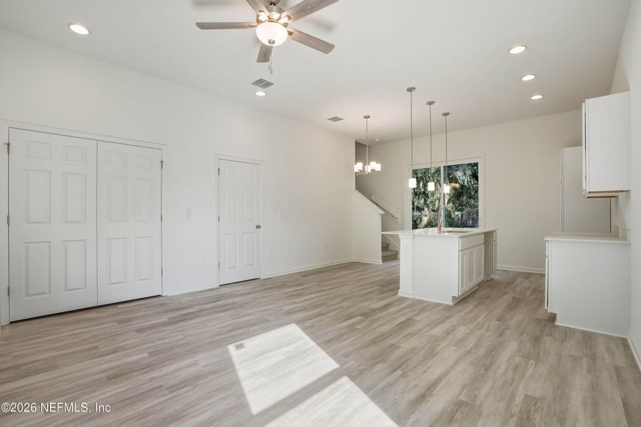 Spacious, unfurnished interior of a new home in , Jacksonville (Image 9).
