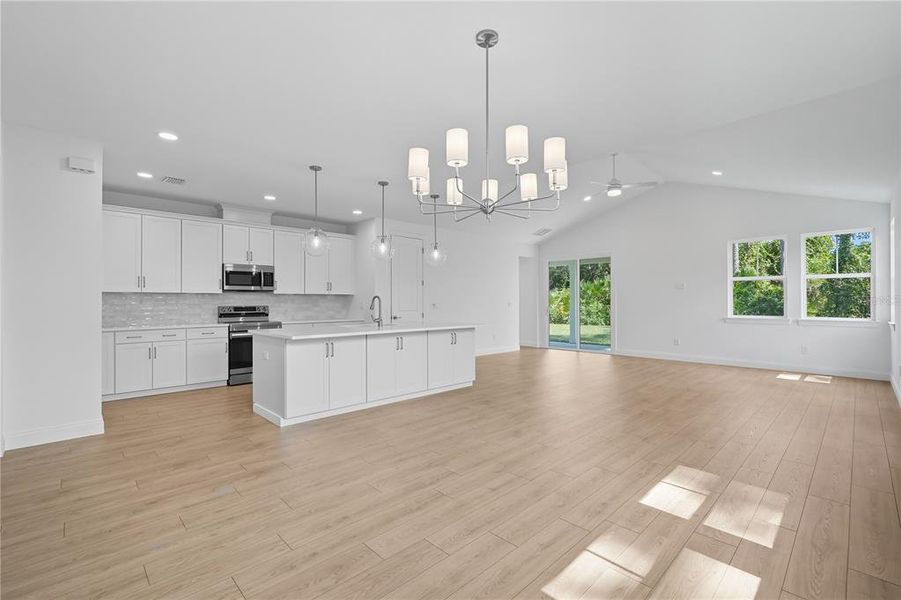 Spacious, unfurnished interior of a new home in Palm Coast Homes, Palm Coast (Image 20).