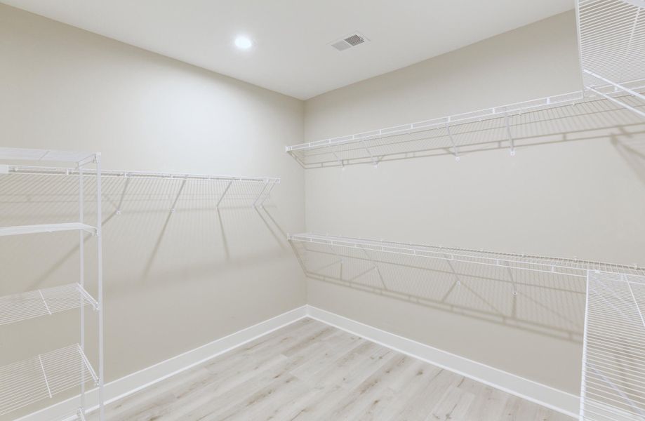 Spacious, unfurnished interior of a new home in , Summerville (Image 20).