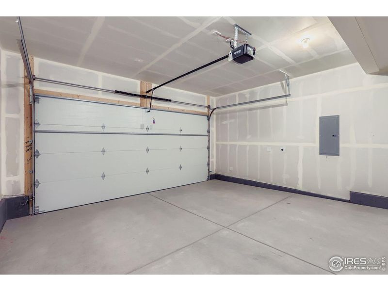 Spacious, unfurnished interior of a new home in Baseline, Broomfield (Image 22).