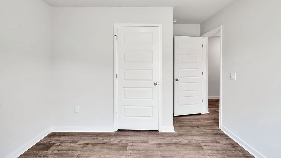 Spacious, unfurnished interior of a new home in Vineyard Trail, Jacksonville (Image 25).