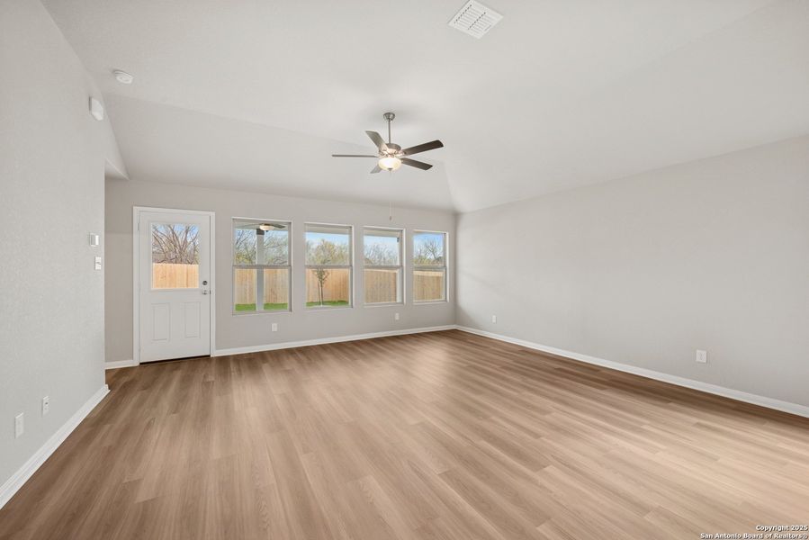 Spacious, unfurnished interior of a new home in Greenspoint Heights, Seguin (Image 21).