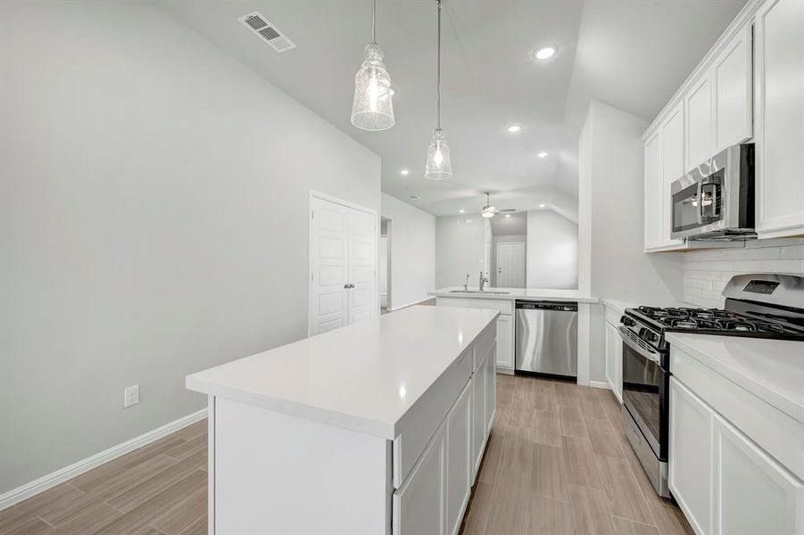 Furnished interior view inside a new home in Elevon, Lavon (Image 9).
