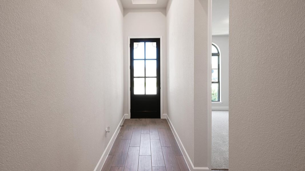 Spacious, unfurnished interior of a new home in 6 Creeks, Kyle (Image 18).