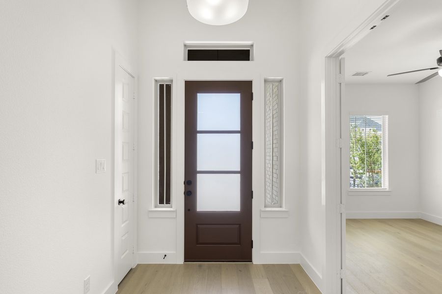 Spacious, unfurnished interior of a new home in Providence Cove, McKinney (Image 15).