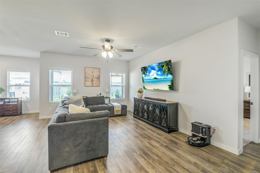 Furnished interior view inside a new home in Magnolia Springs, Montgomery (Image 8).