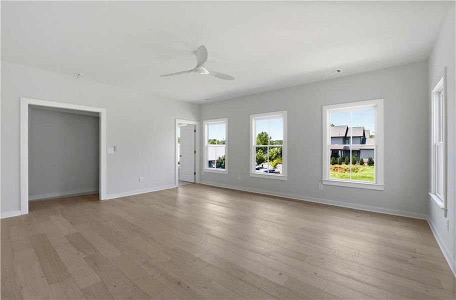 Spacious, unfurnished interior of a new home in , Alpharetta (Image 30).