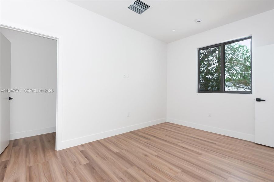 Spacious, unfurnished interior of a new home in , Miami (Image 24).