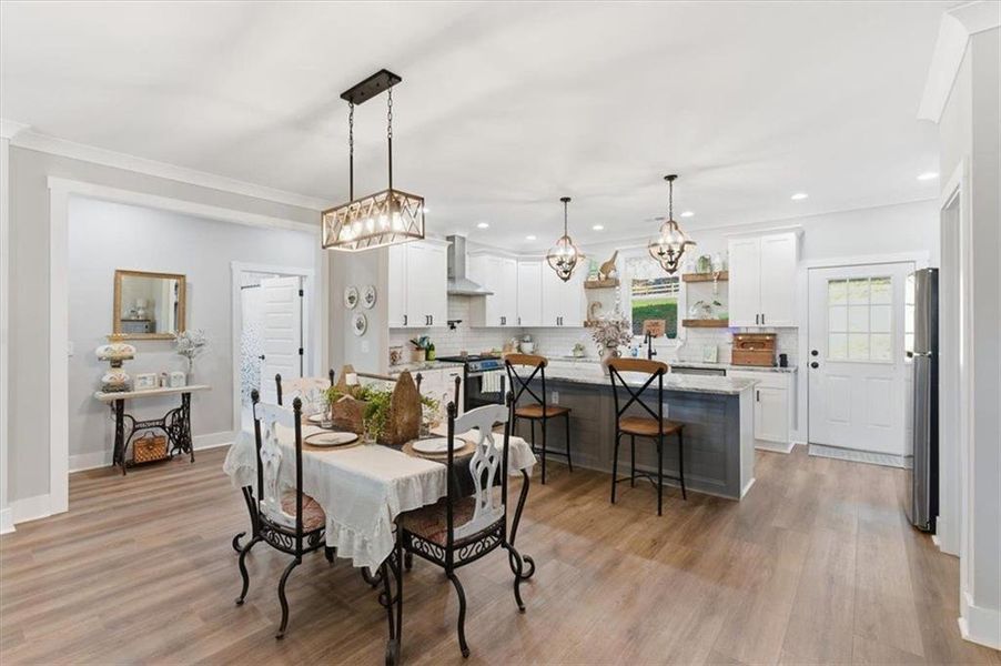 Furnished interior view inside a new home in , Calhoun (Image 33).