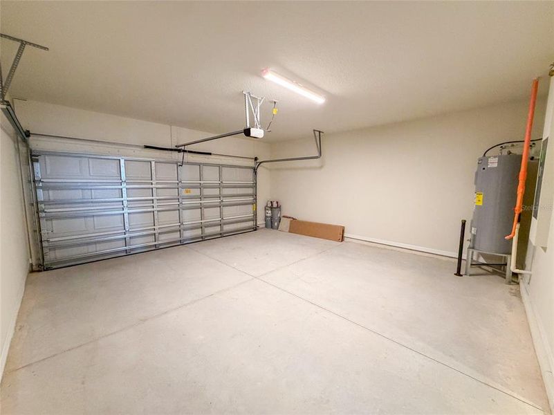 Spacious, unfurnished interior of a new home in , Orlando (Image 18).