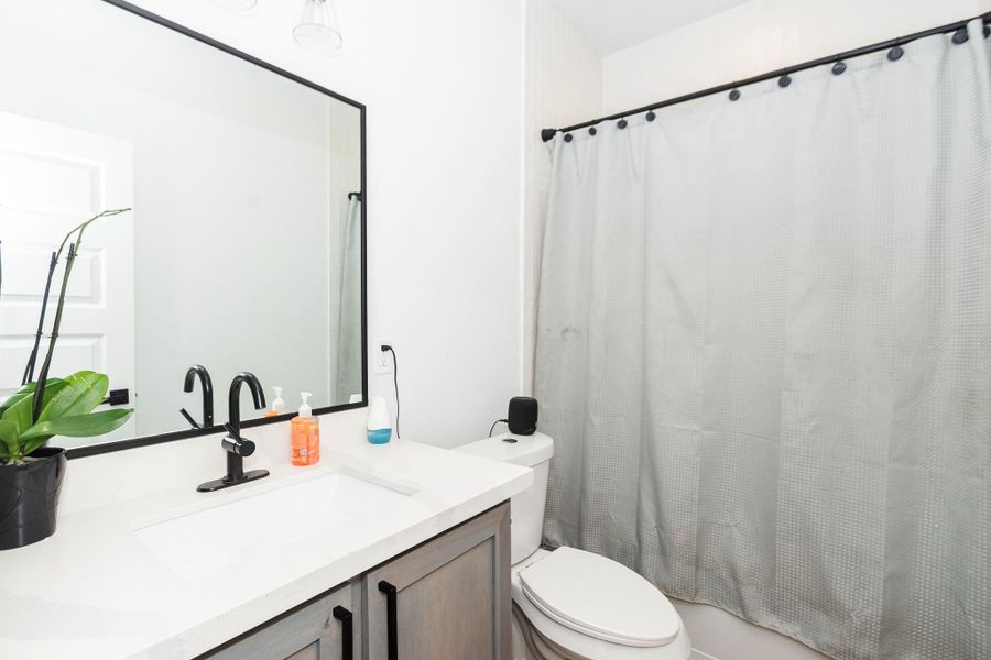 Furnished interior view inside a new home in , Livingston (Image 35).