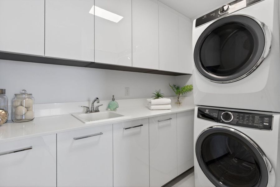 Furnished interior view inside a new home in , Fort Lauderdale (Image 5).