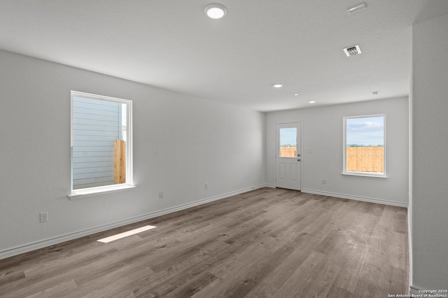 Spacious, unfurnished interior of a new home in Vista Real, Converse (Image 18).