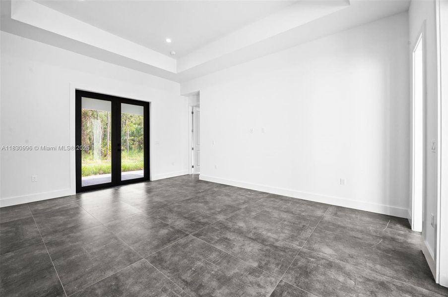 Spacious, unfurnished interior of a new home in , Naples (Image 14).