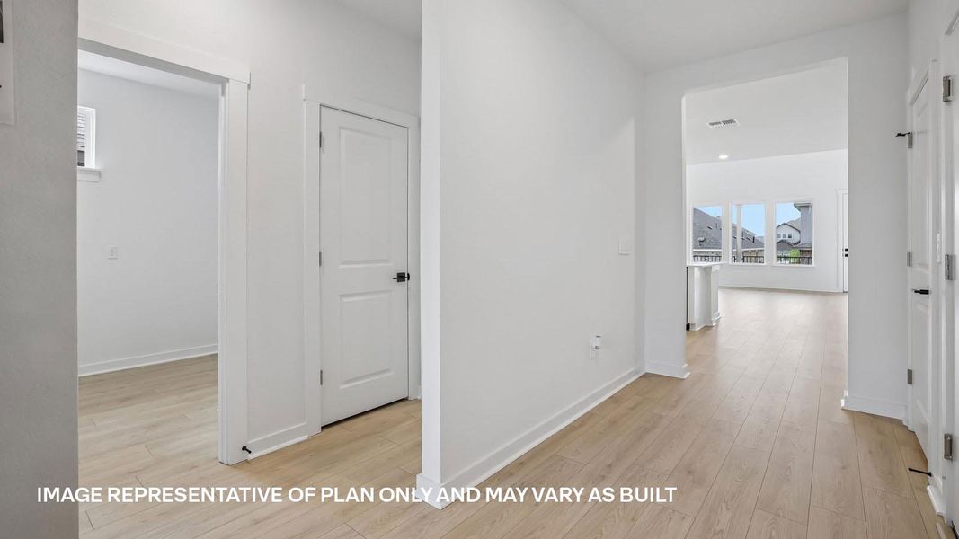 Spacious, unfurnished interior of a new home in Rosenbusch Ranch, Leander (Image 18).