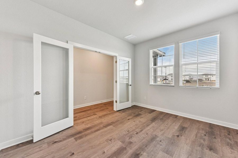 Spacious, unfurnished interior of a new home in Stallion Run, Buda (Image 20).