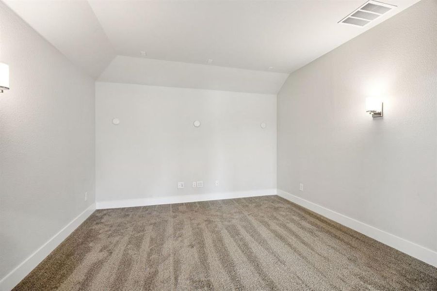 Spacious, unfurnished interior of a new home in Dove Hollow, Waxahachie (Image 29). Spacious, unfurnished interior of a new home in Dove Hollow, Waxahachie (Image 29).