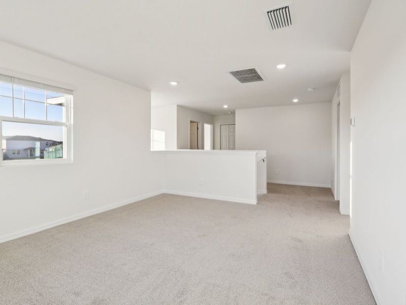 Spacious, unfurnished interior of a new home in Hamilton Bluff - Signature Series, Haines City (Image 7).