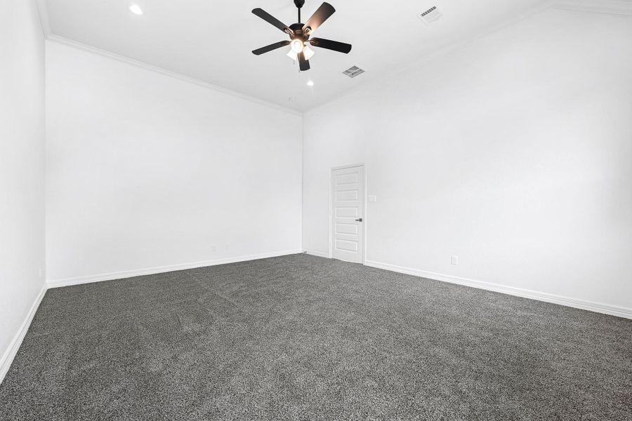 Spacious, unfurnished interior of a new home in , Anahuac (Image 17).
