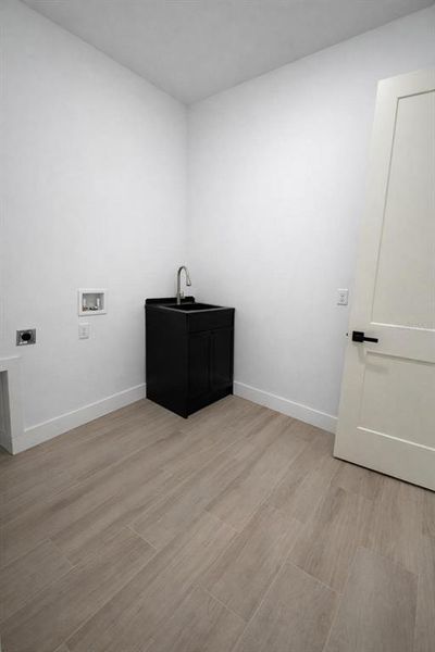 Spacious, unfurnished interior of a new home in , Port Charlotte (Image 16).