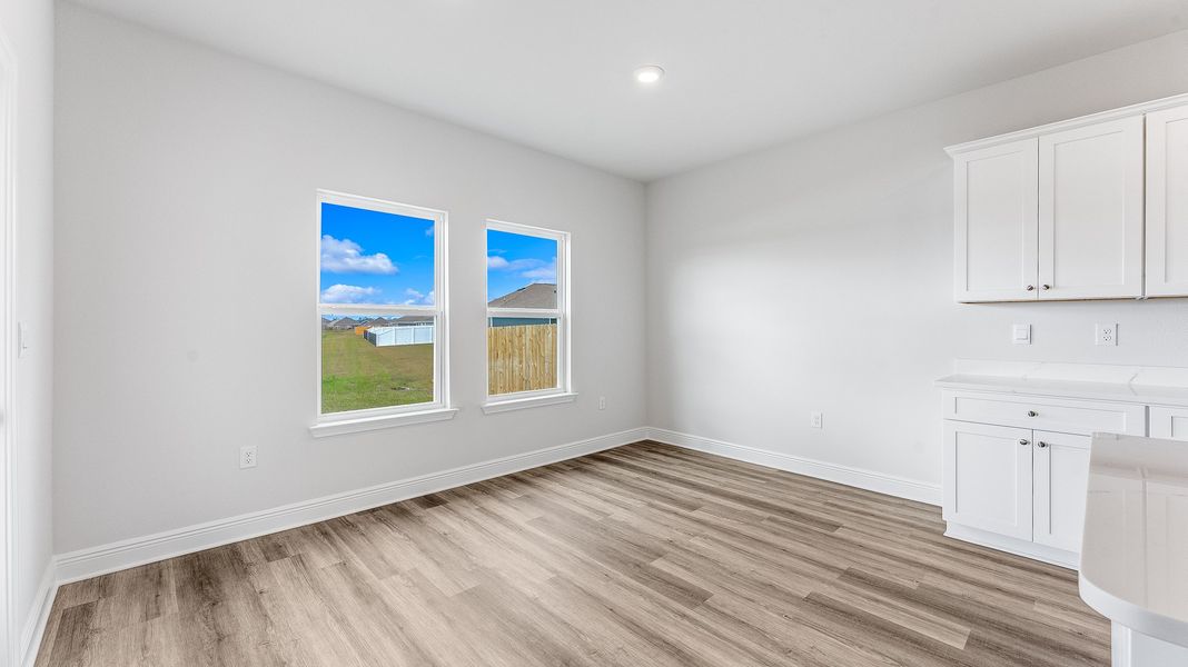 Spacious, unfurnished interior of a new home in Hodges Bayou Plantation, Panama City (Image 31).