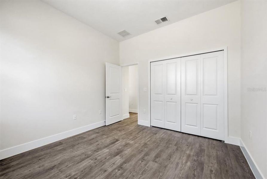 Spacious, unfurnished interior of a new home in , Ocala (Image 27).