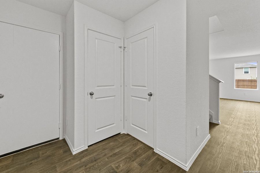 Spacious, unfurnished interior of a new home in Avenida, Converse (Image 28).