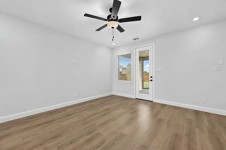 Spacious, unfurnished interior of a new home in Cross Creek Meadows, Celina (Image 13).