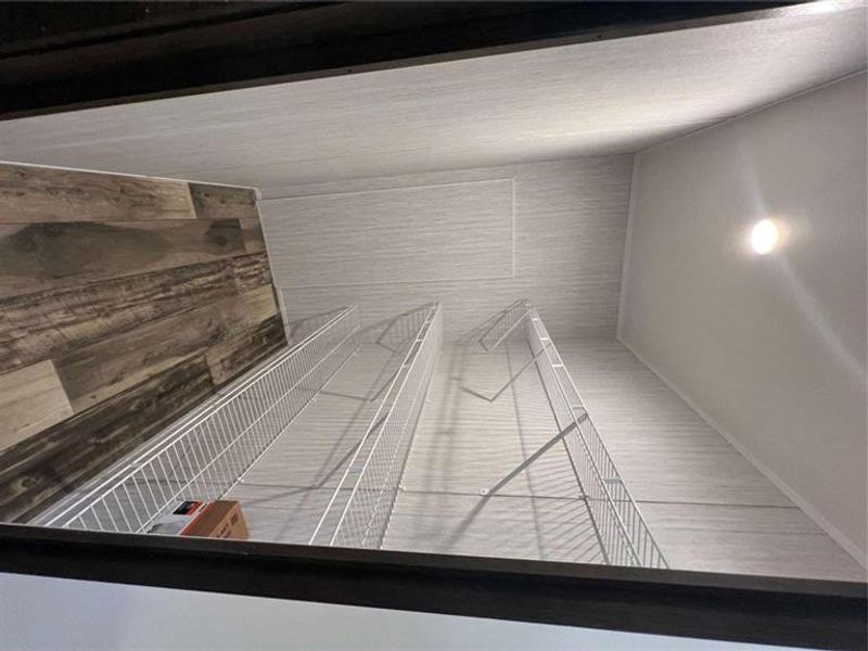 Spacious, unfurnished interior of a new home in , Gainesville (Image 7).