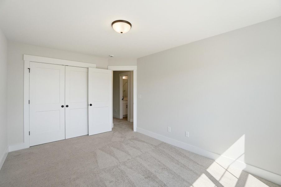 Spacious, unfurnished interior of a new home in Blythe Mill Townhomes, Waxhaw (Image 27).