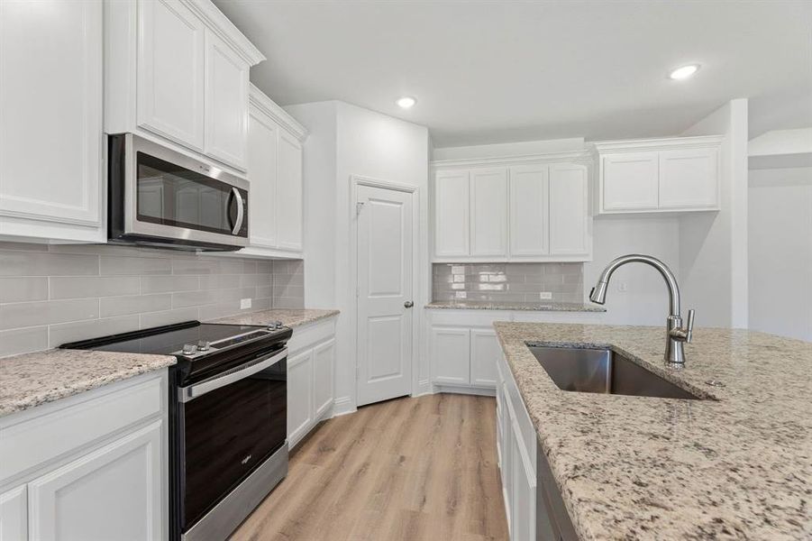 8-SQFT-0070 8-SQFT-0070