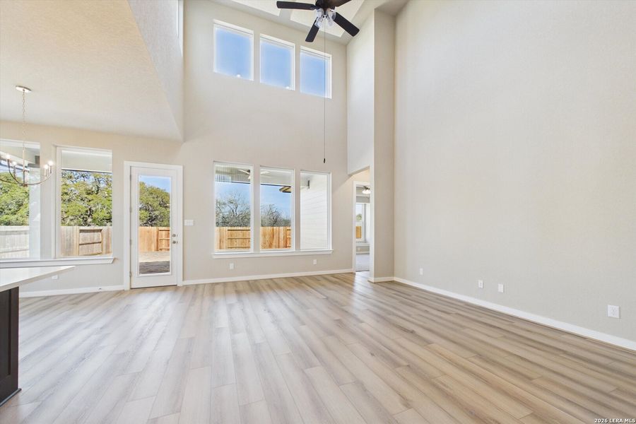 Spacious, unfurnished interior of a new home in Foxbrook, Cibolo (Image 13).