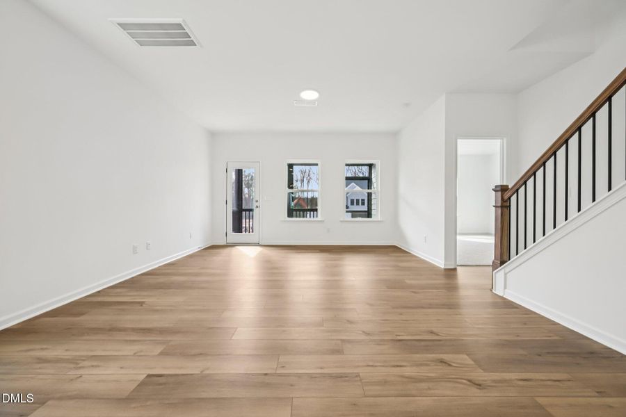 8-web-or-mls-Emeline Wy-S2402-008