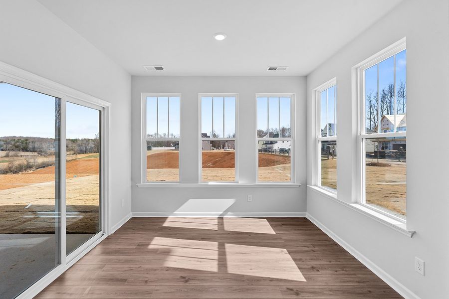 Spacious, unfurnished interior of a new home in Fieldstone, Lexington (Image 22).