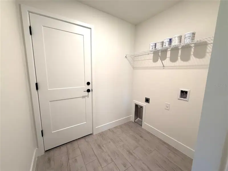 Spacious, unfurnished interior of a new home in Deep Creek, Punta Gorda (Image 20).