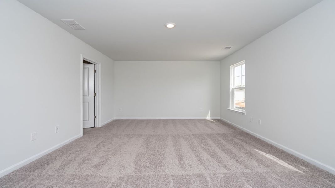 Representative unfurnished interior of a home built from the ROBIE by D.R. Horton in Island Green, Myrtle Beach (Image 45).