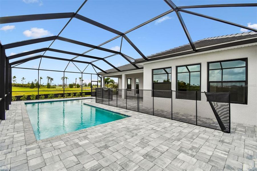 Exterior details and patio area of a home in Palmera Wellen Park - Classic Series, Venice (Image 16).