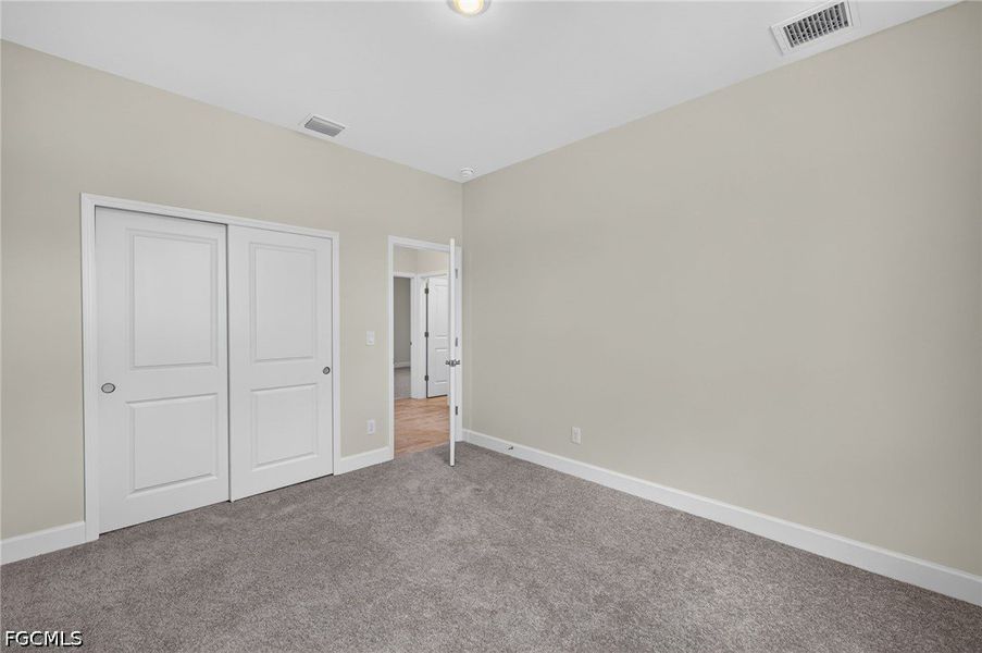 Spacious, unfurnished interior of a new home in Cape Coral, Cape Coral (Image 25).